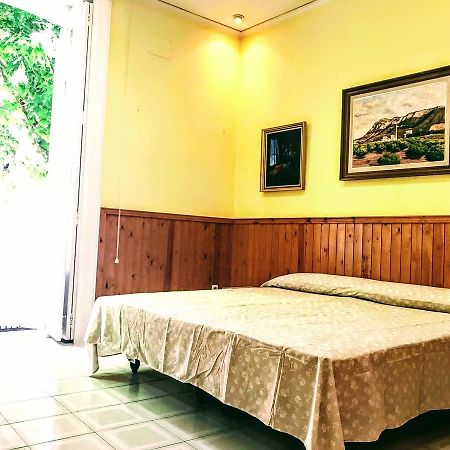 Hostal Marques De Campo Denia Bagian luar foto